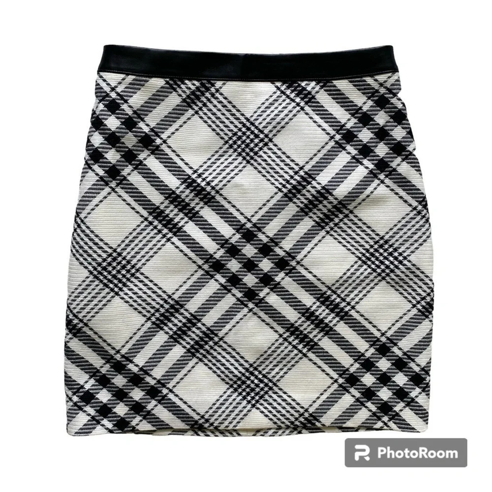 WHITE House Black Market Cream and Black Wool Knit Plaid Mini Skirt Size 0